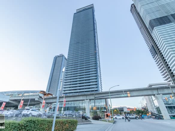 Luxury urban high-rise skyscraper in downtown Toronto, modern condo development, prime real estate, commercial and residential property, perfect for investment and living, Orca Realty Inc.