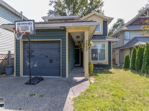 Modern family home with a spacious driveway, vibrant exterior, and a well-maintained lawn, offering excellent opportunity for buyers seeking a stylish residence in a friendly neighbourhood.