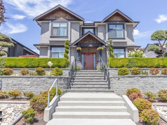 Luxury modern waterfront house with landscaped garden in Vancouver, BC - Orca Realty Inc.