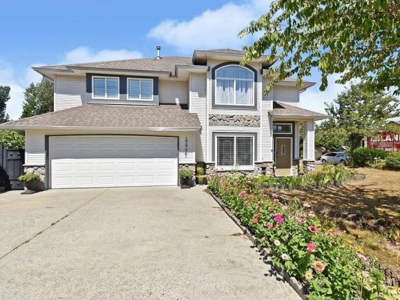 Spacious two-storey family home with a well-maintained yard and modern features, located in a sought-after neighbourhood, ideal for those seeking a comfortable lifestyle in BC.