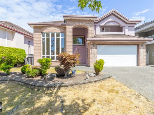 Modern family home with landscaped front yard and spacious driveway in Vancouver area | Orca Realty Inc.