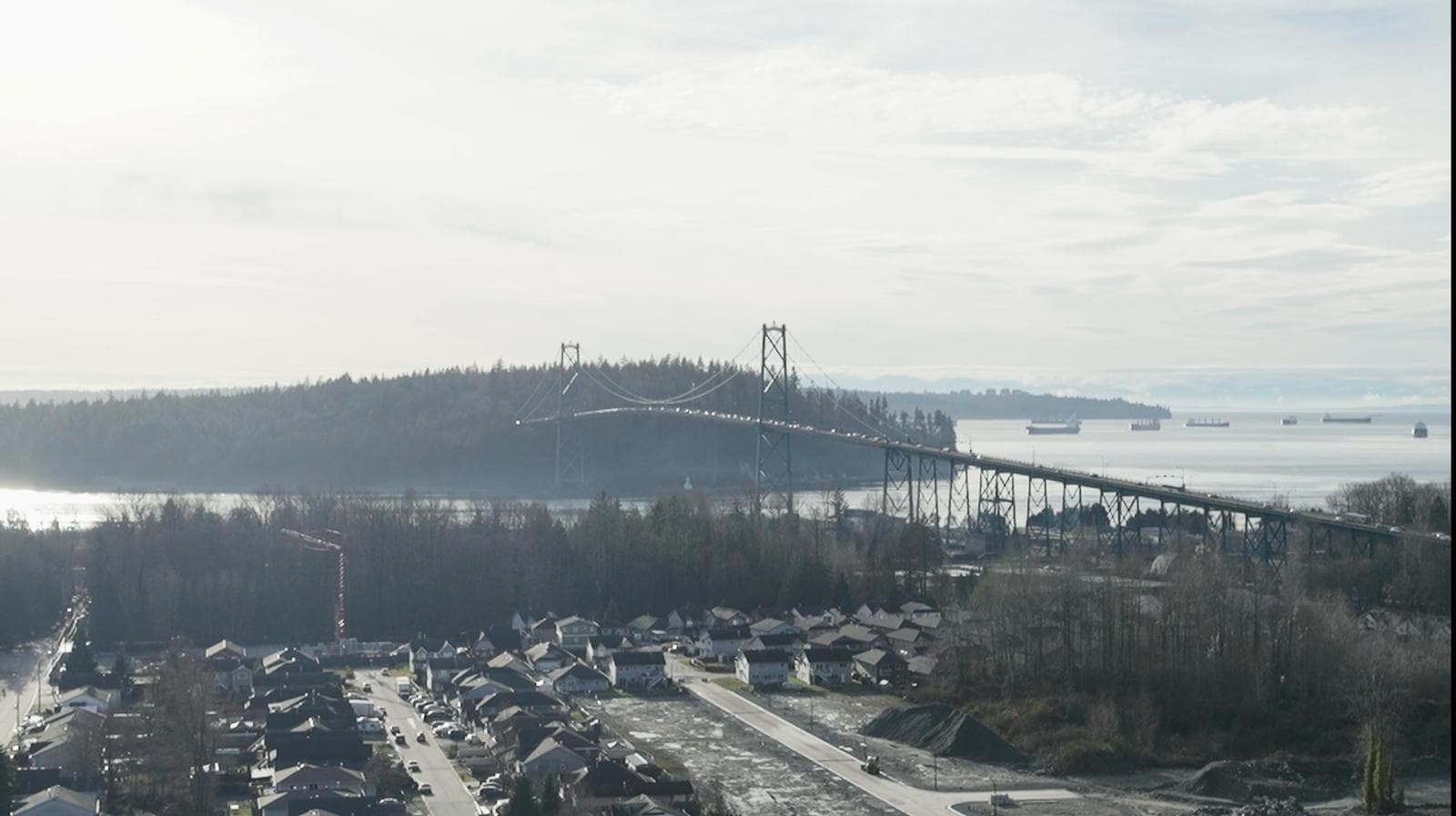 WhatsApp Image 2024-03-02 at 18.27.41 (4) Stunning view of the Lions Gate Bridge in Vancouver, British Columbia, showcasing scenic waterfront, residential neighbourhoods, and surrounding nature, reflecting prime real estate and coastal location.