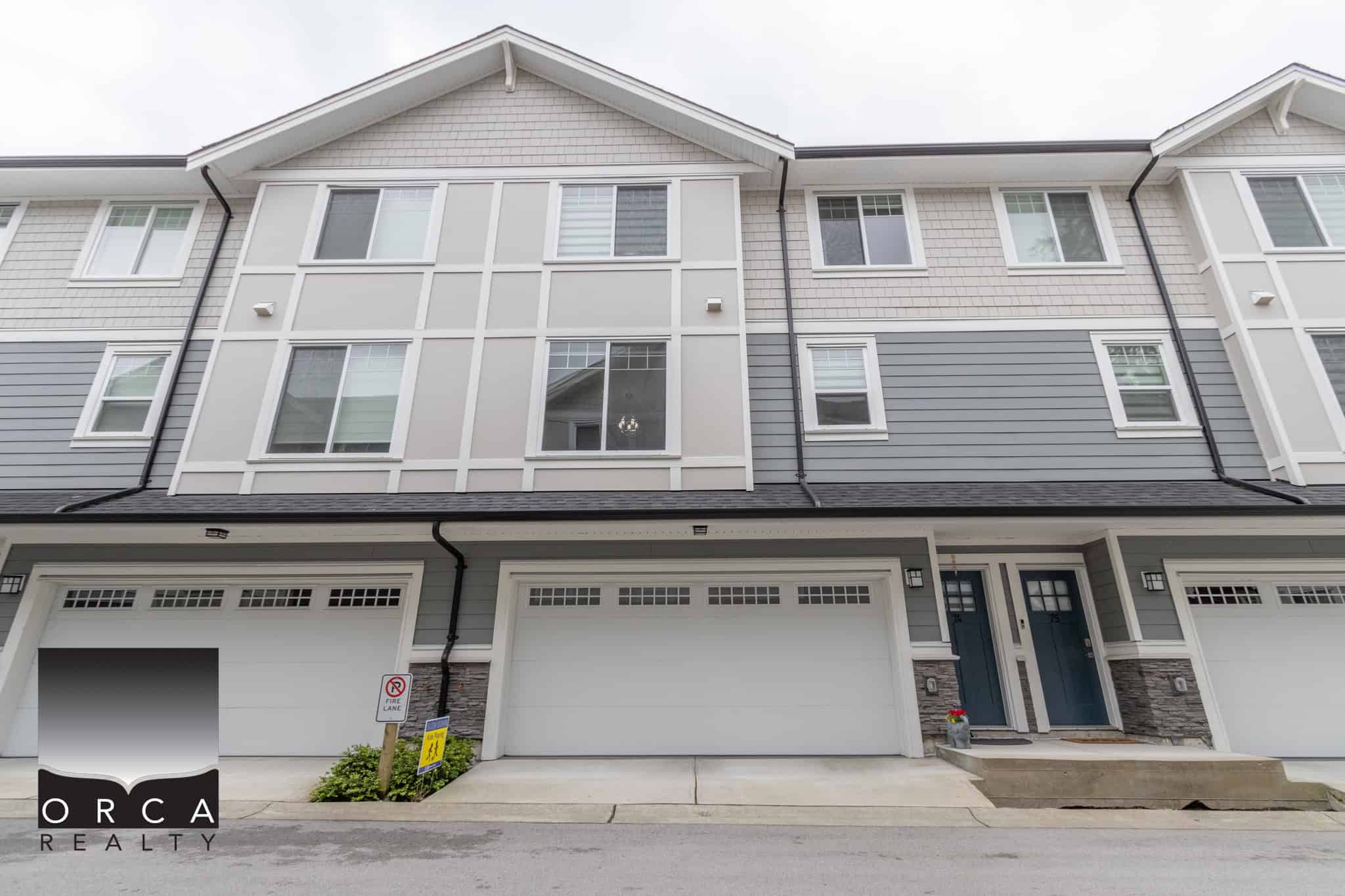 01 Modern multi-family townhouse with attached garages in a residential community in Canada.