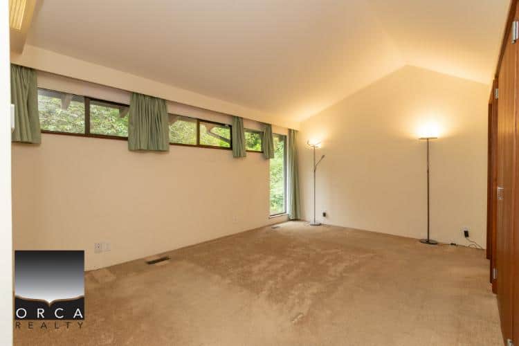 Spacious living room with large windows and neutral decor, perfect for family gatherings and relaxing. Bright and airy space with natural light, ideal for homebuyers seeking comfort and style in Vaughan or the surrounding areas.