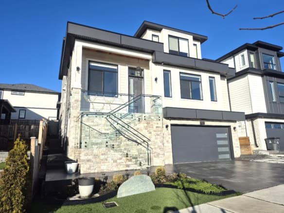 Modern contemporary house with sleek design, large windows, and a spacious driveway located in a sought-after neighbourhood in Ontario. Perfect for upscale living and real estate investment.