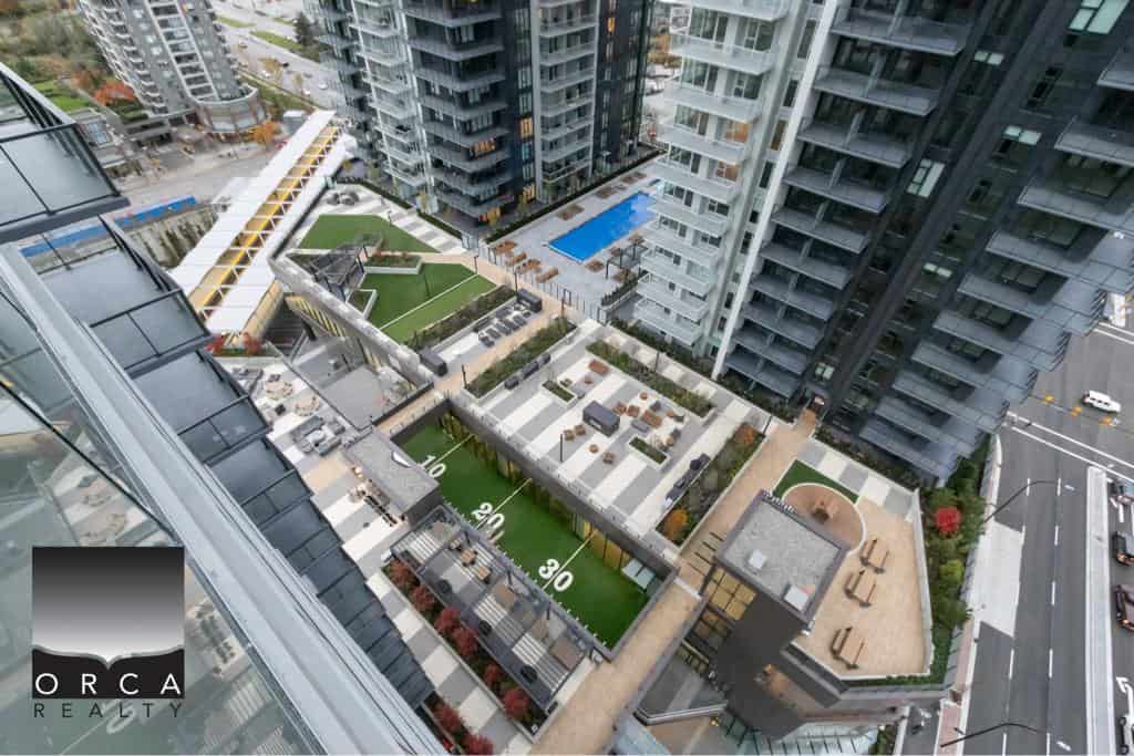 Modern high-rise condo rooftop pool and outdoor amenities in downtown Vancouver, offering luxury living and unparalleled city views. Perfect for urban professionals and real estate investors.