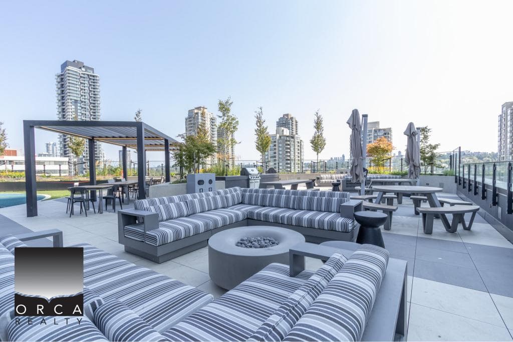 Stunning rooftop lounge area with modern seating and city views, perfect for relaxation and socializing in Vancouver's vibrant neighborhood.