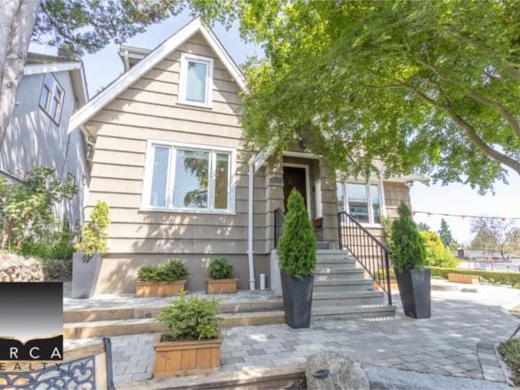 Charming modern house with lush landscaping and a welcoming entrance in a desirable neighbourhood. Perfect for families seeking a cozy, stylish home with outdoor space.