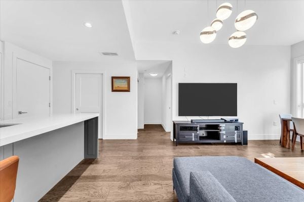 Bright and spacious interior featuring a large flat-screen TV, contemporary lighting, and open layout in Vancouver.