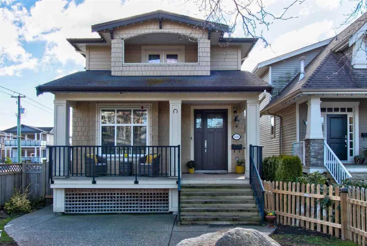 Charming single-family home with inviting front porch, updated exterior, and cozy landscaping in a desirable neighbourhood, perfect for families or investors looking for Vancouver Island real estate.