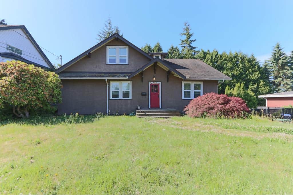 Charming single-family home with lush front yard in a desirable neighbourhood, featuring classic architecture and vibrant landscaping. Ideal for families seeking real estate in the area.