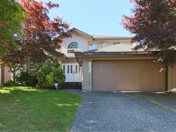 Spacious family home with a two-car garage, lush front yard, and mature trees, located in a friendly neighbourhood ideal for real estate investment and family living.