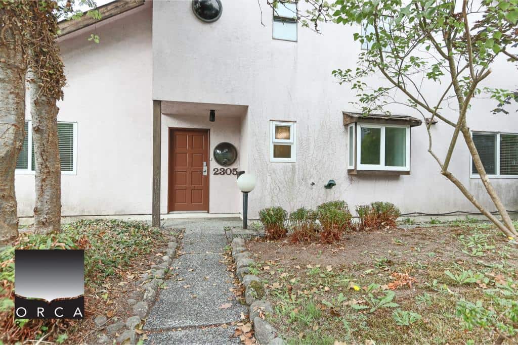 Modern residential property with a welcoming entrance in a quiet neighbourhood, ideal for buyers seeking privacy and comfort in their home.