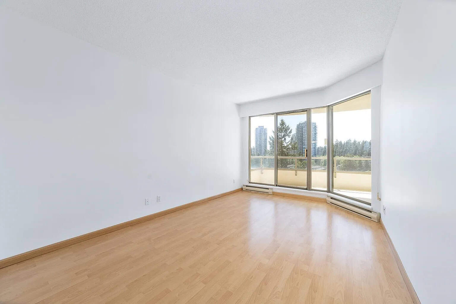 Bright, spacious downtown Vancouver apartment with floor-to-ceiling windows, inviting natural light, and stunning city views, perfect for modern living and real estate investments.