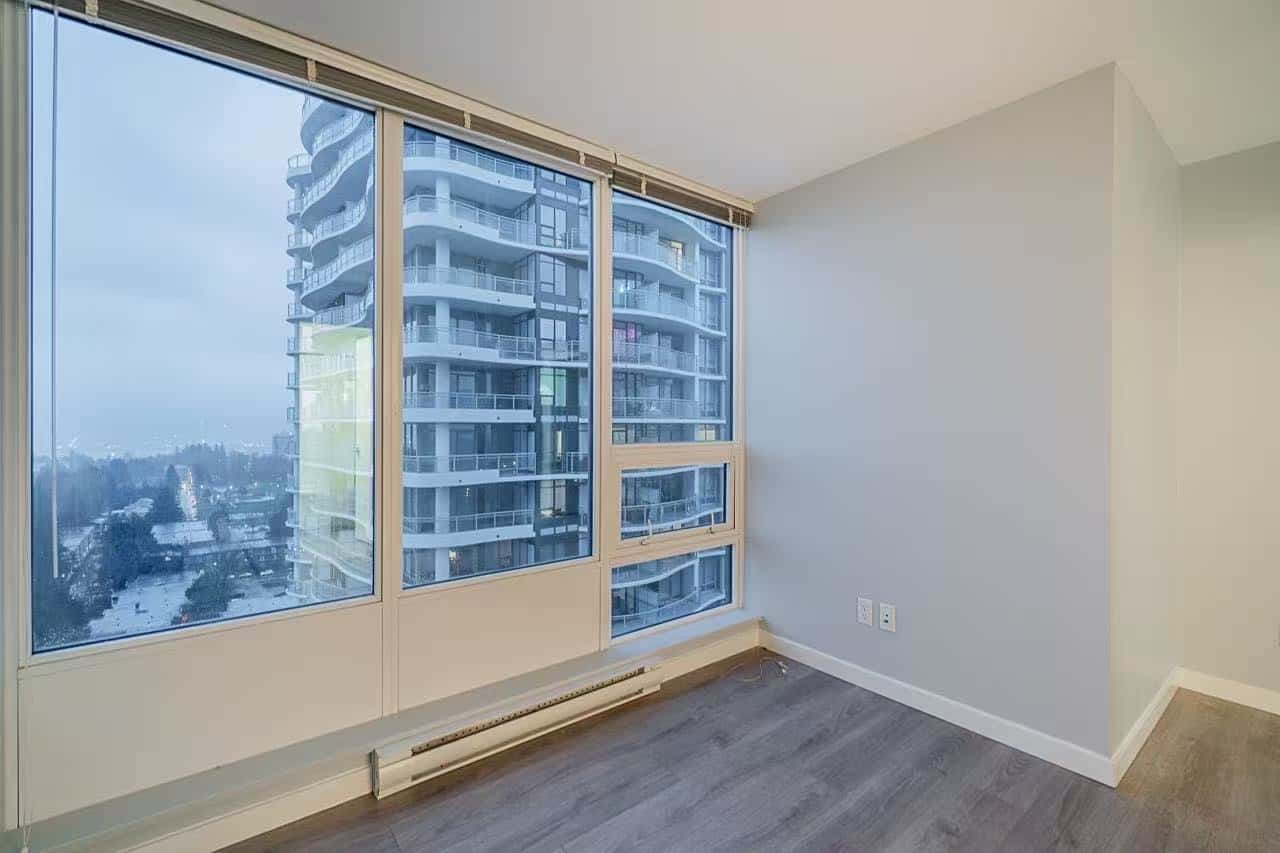 image14 Modern downtown Vancouver condo with large floor-to-ceiling windows, city views, open concept living space, ideal for urban living and investment opportunities.