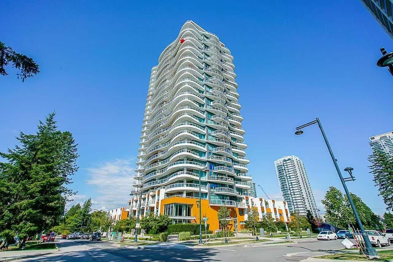 image7 Modern high-rise condo building in Vancouver, BC with contemporary architecture and scenic city views. Perfect for real estate investment or luxury living in the heart of the city.