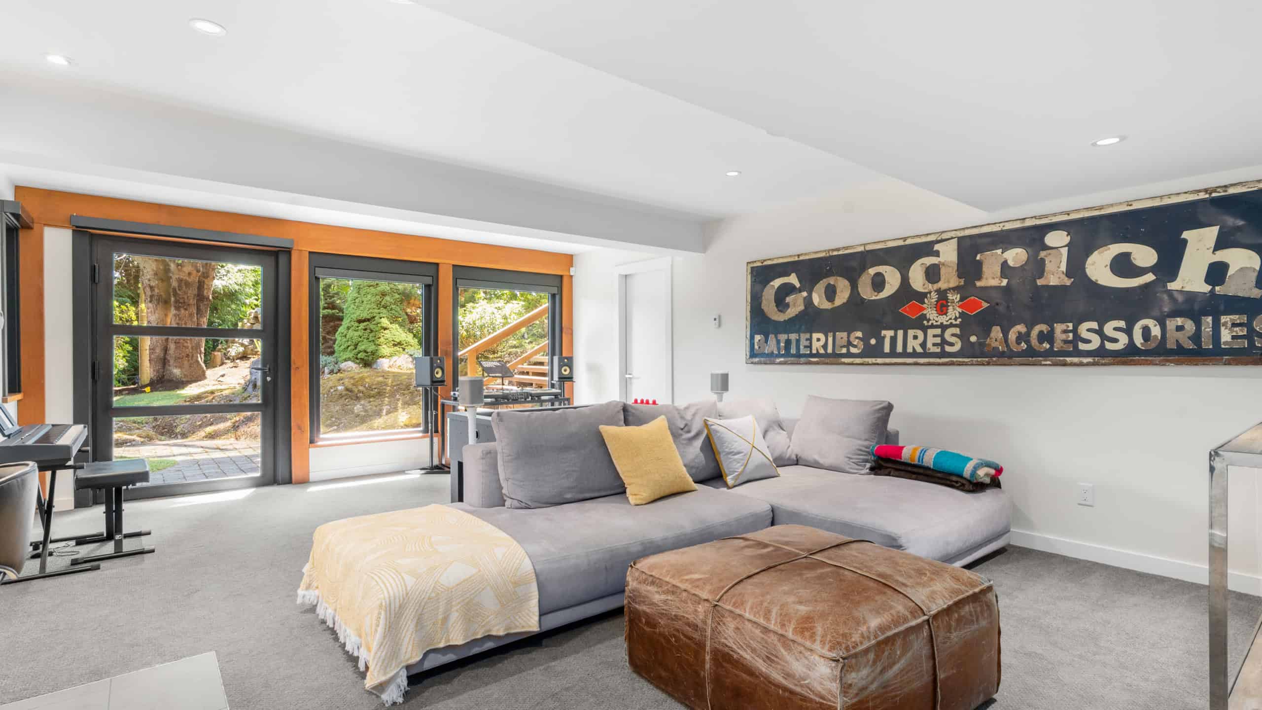 Modern West Vancouver Living Room with Large Windows and Cozy Decor Spacious West Vancouver living room featuring large windows, natural light, comfortable seating, and stylish decor, ideal for relaxing or entertaining in the desirable neighborhood.