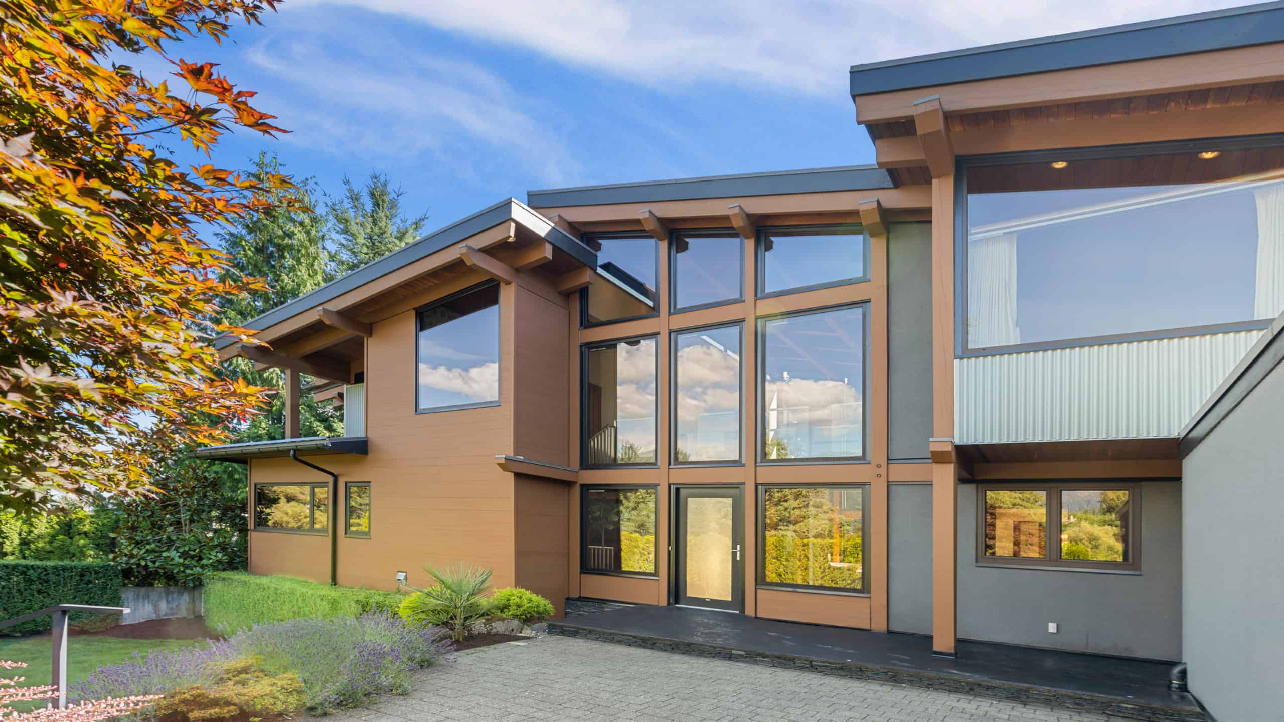 Modern West Vancouver Home with Large Windows and Natural Light Spacious contemporary house in West Vancouver featuring expansive glass windows, sleek architectural design, and lush landscaping, ideal for luxury real estate buyers.