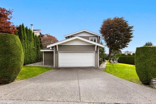 Bright, spacious West Vancouver residence with lush landscaping and modern design. Perfect for families seeking luxury and comfort in a prime location.
