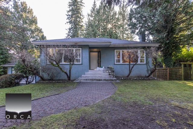 Bright and inviting West Vancouver residence with lush landscaping and a paved walkway. Perfect for families seeking a peaceful neighborhood close to amenities.