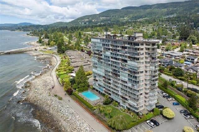 Spacious waterfront condo in West Vancouver offering stunning ocean vistas, modern amenities, and easy access to local attractions. Perfect for luxury living and investment opportunities.