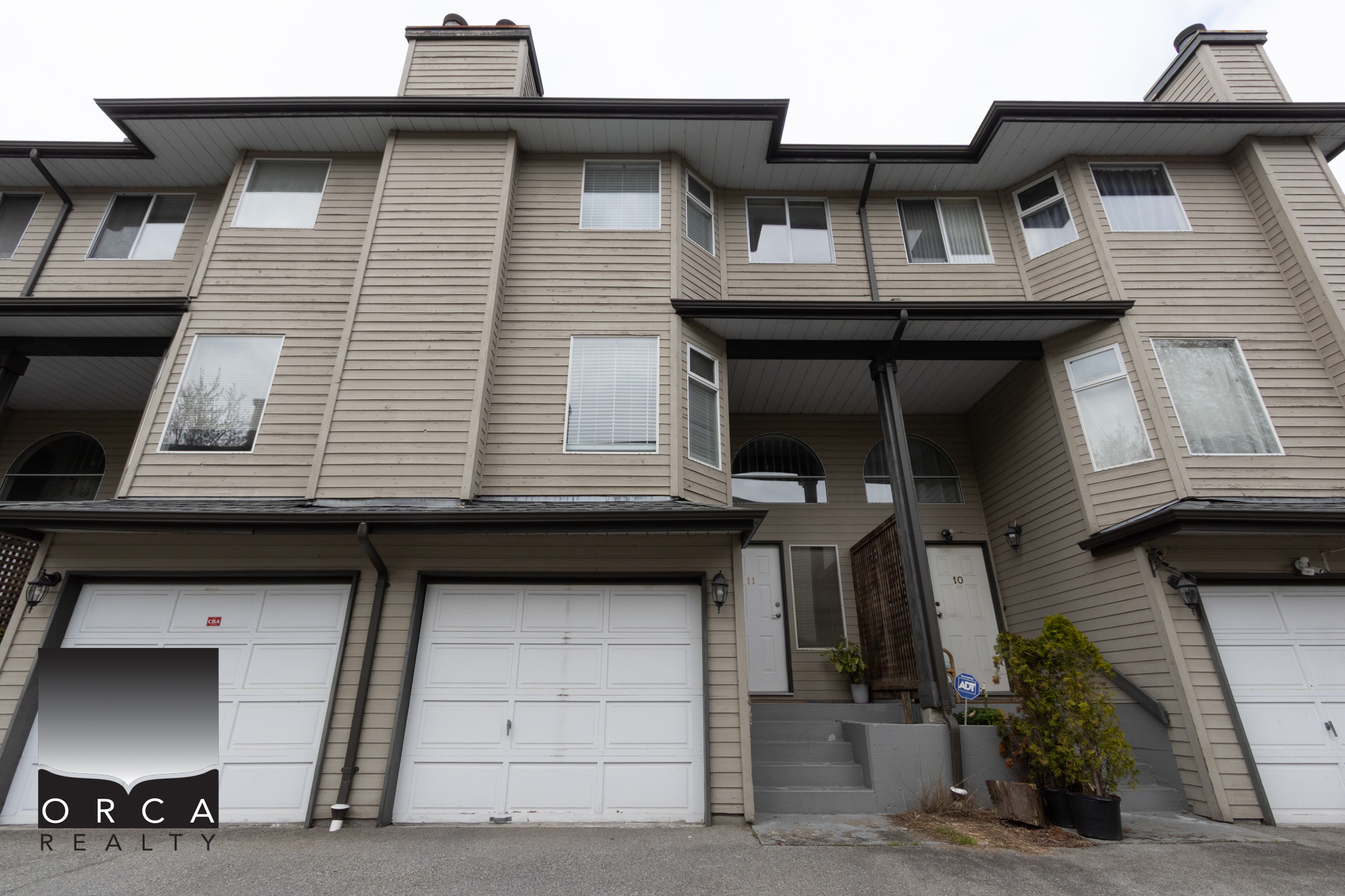 Spacious townhouse featuring contemporary design and multiple garage spaces in Richmond's desirable neighborhood. Perfect for families seeking comfort and convenience.