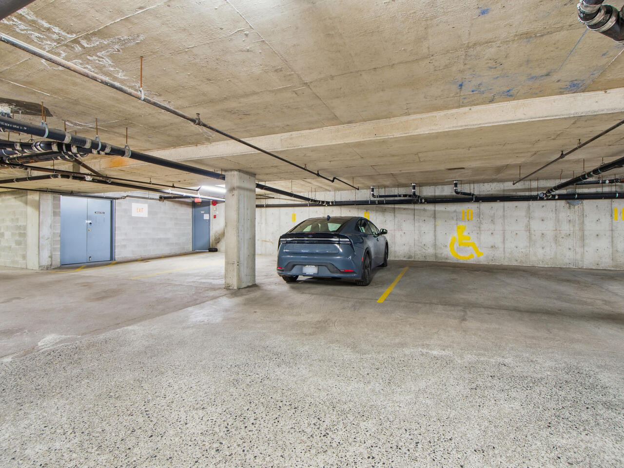 2110 Marine Dr Unit 14 West Vancouver BC V7V 1K3 Canada-020-010-Parking-MLS_Size