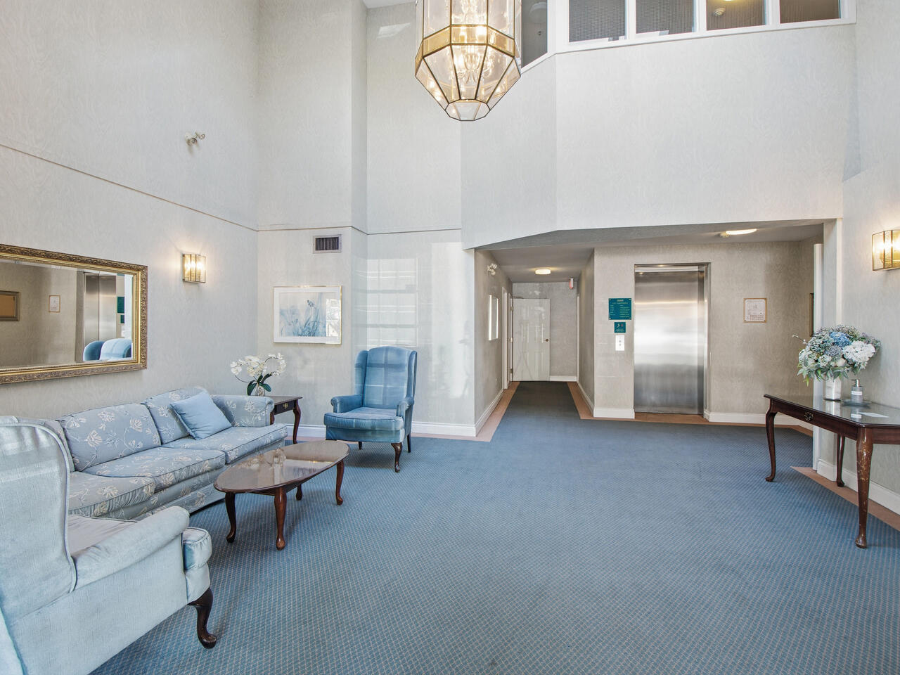 2110 Marine Dr Unit 14 West Vancouver BC V7V 1K3 Canada-021-014-Lobby-MLS_Size