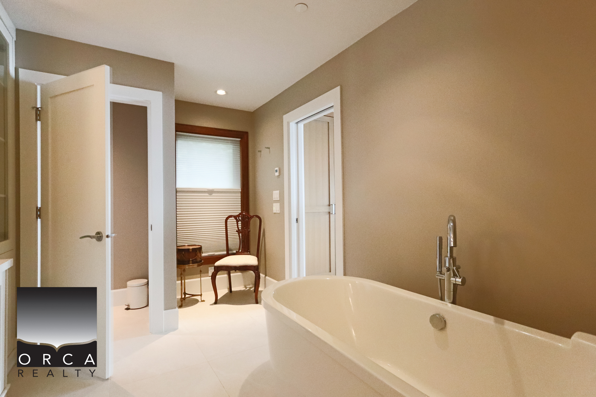 Modern bathroom with bathtub at 6780 Bachelor Bay Place, West Vancouver Spacious bathroom featuring a sleek bathtub, neutral wall colors, and natural light, located in the prestigious West Vancouver property at 6780 Bachelor Bay Place.